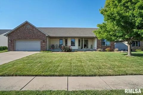 5213 Crane Dr, Springfield, IL 62711