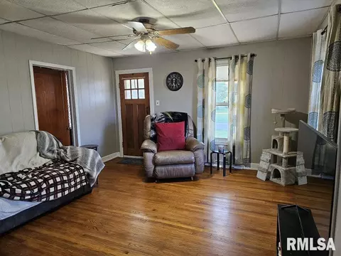 414 Ebony St, Thayer, IL 62689 photo 4