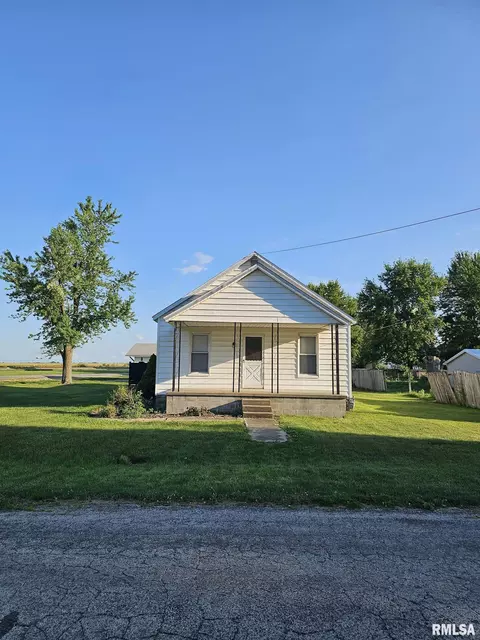 414 Ebony St, Thayer, IL 62689 photo 2