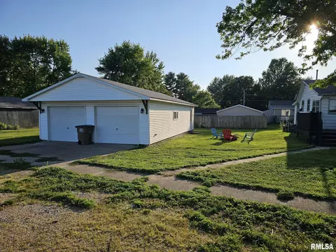414 Ebony St, Thayer, IL 62689 photo 3