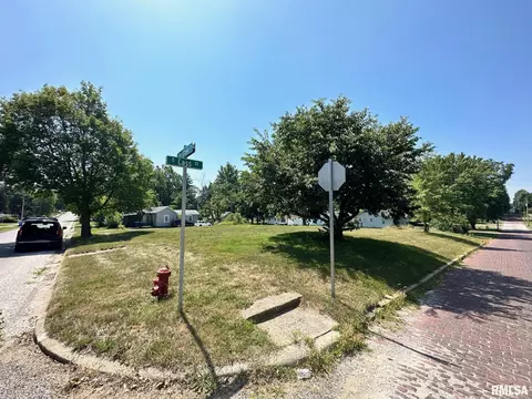 300 Beardstown St, Virginia, IL 62691