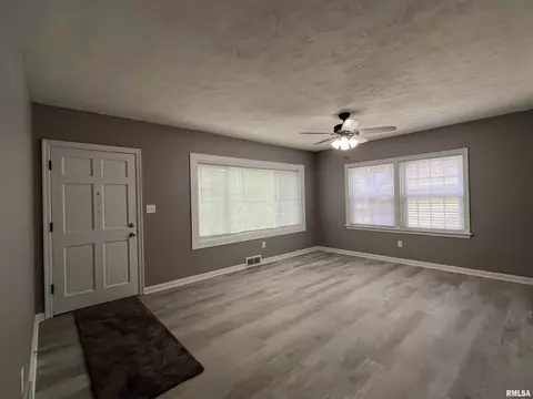 26 Circle Dr, Springfield, IL 62703 photo 2