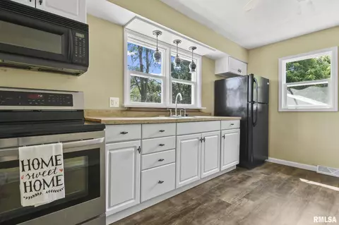 2217 S 13th St, Springfield, IL 62703 photo 9