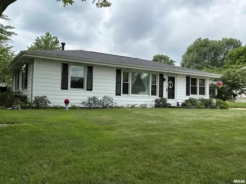 11 Newland Ln, Jacksonville, IL 62650