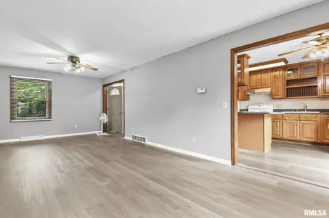 2026 2028 Lindbergh Blvd, Springfield, IL 62704 photo 9