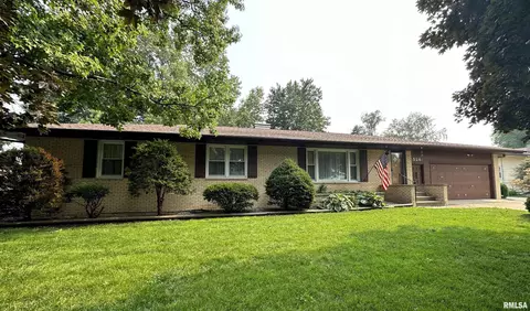 524 Kenwick Dr, Galesburg, IL 61401