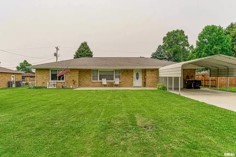 1611 Pulaski St, Lincoln, IL 62656