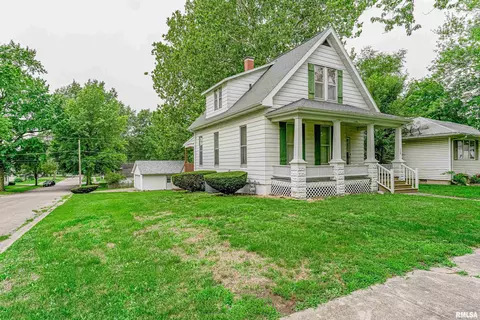 329 Willard Ave, Lincoln, IL 62656