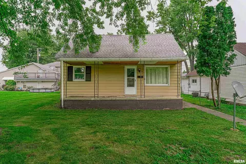 818 Clinton St, Lincoln, IL 62656