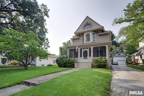 2038 Grove Ave, Quincy, IL 62301