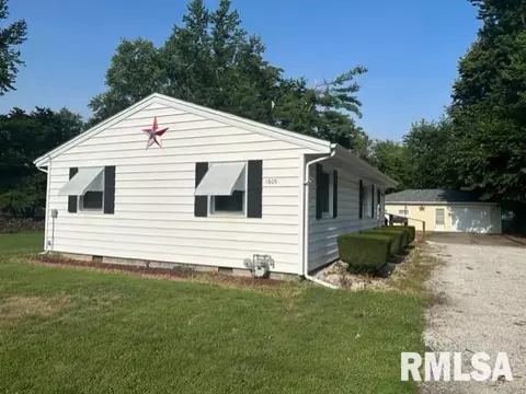 1605 Village Ln, Jacksonville, IL 62650