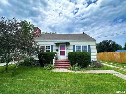 824 N Farnham St, Galesburg, IL 61401