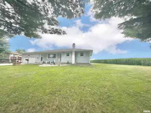 502 Stockdale Ln, Abingdon, IL 61410