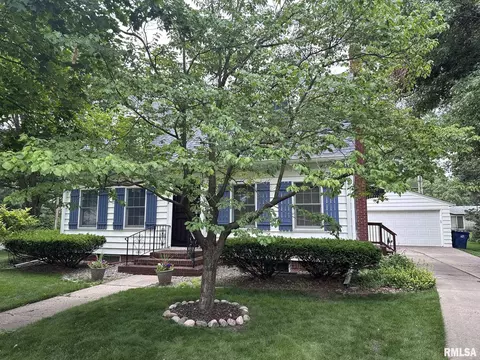 1043 E Detroit Ave, Monmouth, IL 61462