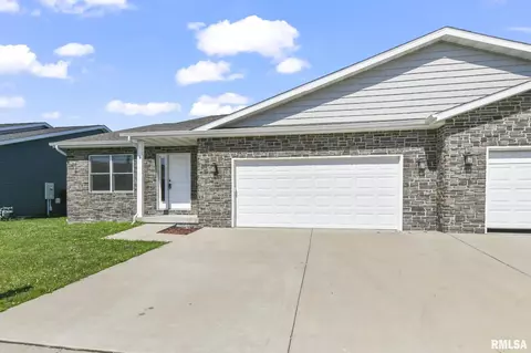 1211 Hawthorn Ct, Chatham, IL 62629