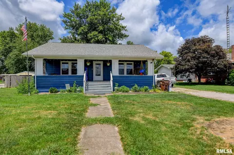 1211 N Webster St, Taylorville, IL 62568