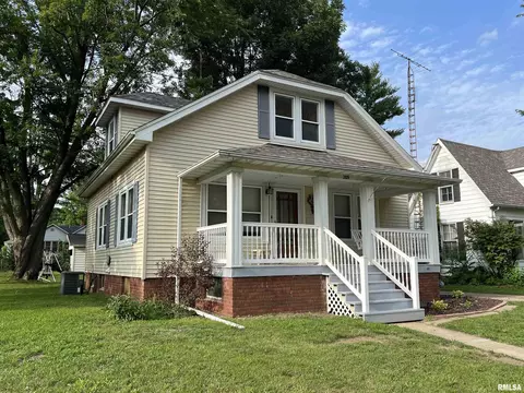 209 E Frederick St, Arenzville, IL 62611