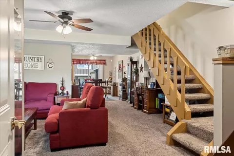 7 Juniper Ln, Springfield, IL 62704 photo 4