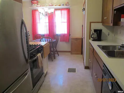 2937 S 5th St, Springfield, IL 62703 photo 5