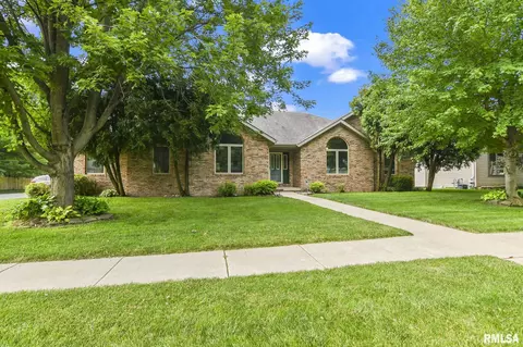 1424 James St, Springfield, IL 62703