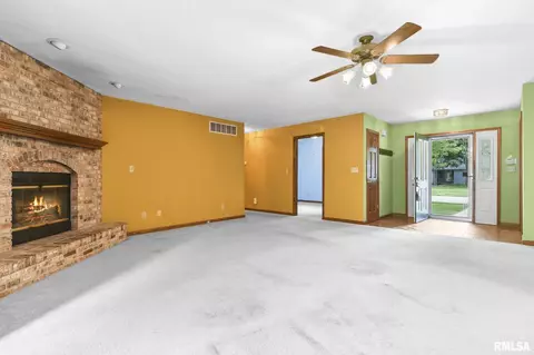 1424 James St, Springfield, IL 62703 photo 4