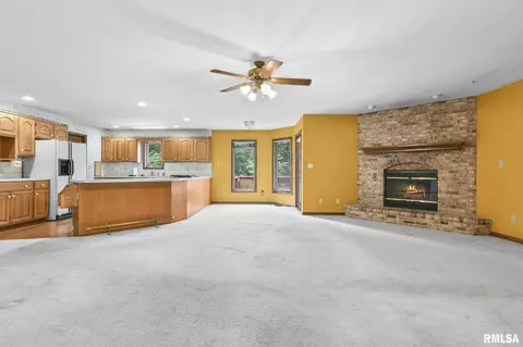 1424 James St, Springfield, IL 62703 photo 6