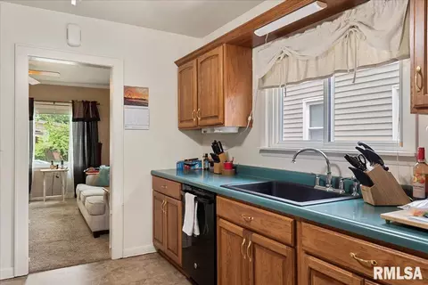 1640 W Adams St, Springfield, IL 62704 photo 9