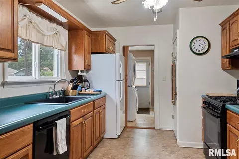 1640 W Adams St, Springfield, IL 62704 photo 8