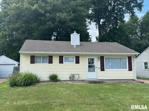 1710 Center Granview Dr, Quincy, IL 62301