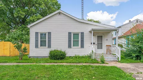 630 4th St, Lincoln, IL 62656