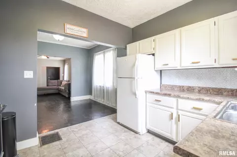 1604 W Washington St, Springfield, IL 62702 photo 9
