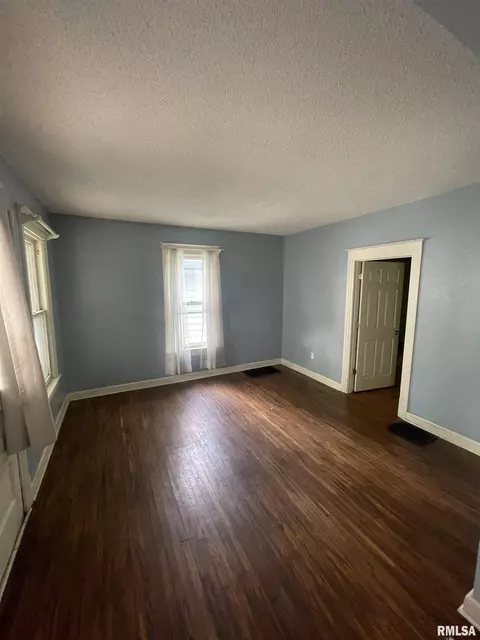 1904 S Spring St, Springfield, IL 62704 photo 3