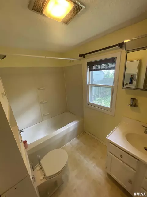 1904 S Spring St, Springfield, IL 62704 photo 12