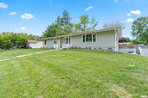 54 Meadow View Ln, Chatham, IL 62629