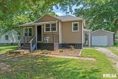 912 Washington St, Pawnee, IL 62558