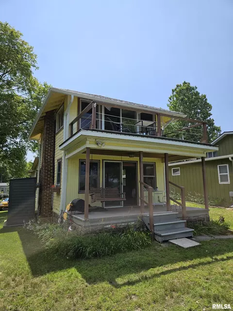713 N Front St, Oquawka, IL 61469
