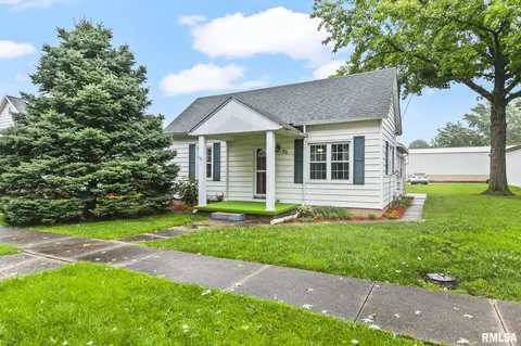 22 1st St, Divernon, IL 62530