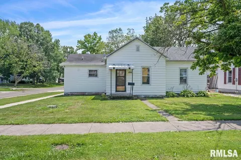 196 E Tanner St, Waverly, IL 62692