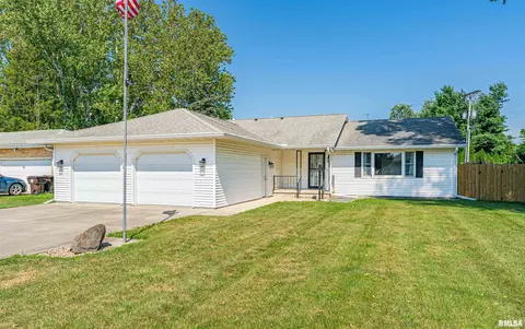 1008 N State St, Lincoln, IL 62656