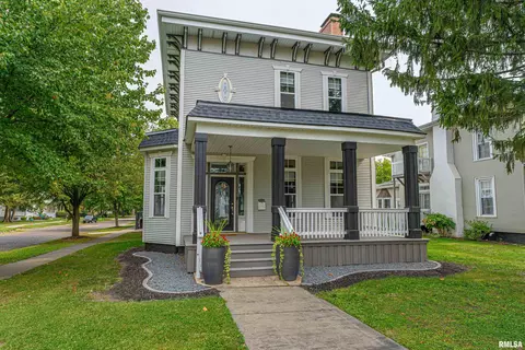 504 Tremont St, Lincoln, IL 62656