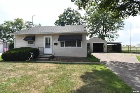935 Hawley Ave, Taylorville, IL 62568