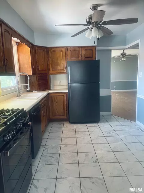 1837 W Iles Ave, Springfield, IL 62704 photo 4