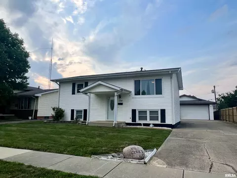 2241 Eleanor Ave, Springfield, IL 62702 photo 2