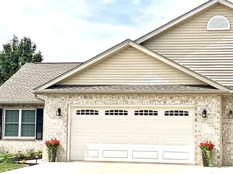 20 Applebee Farms Dr, Jacksonville, IL 62650