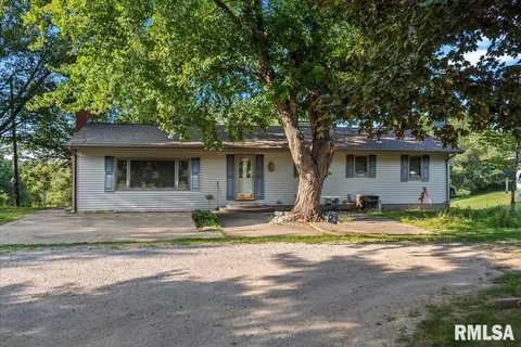 5338 Smith Rd, Pleasant Plains, IL 62677