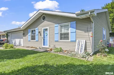 621 Henrietta St, Divernon, IL 62530