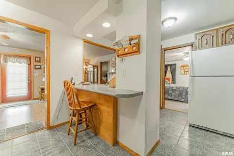 108 E Harry St, Mount Pulaski, IL 62548 photo 7