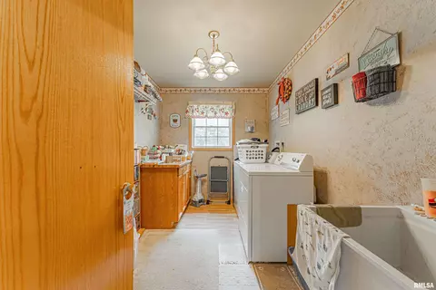 108 E Harry St, Mount Pulaski, IL 62548 photo 12