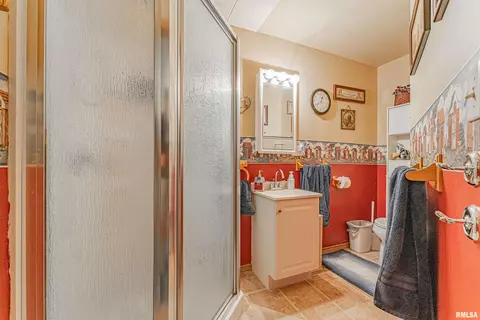 108 E Harry St, Mount Pulaski, IL 62548 photo 17