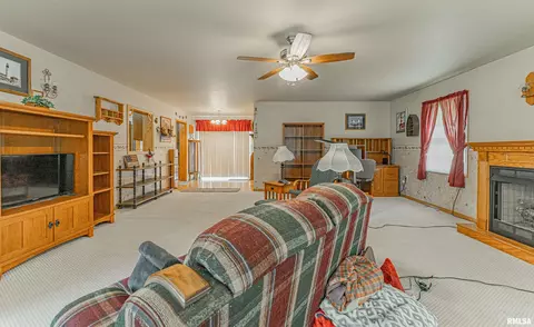 108 E Harry St, Mount Pulaski, IL 62548 photo 11